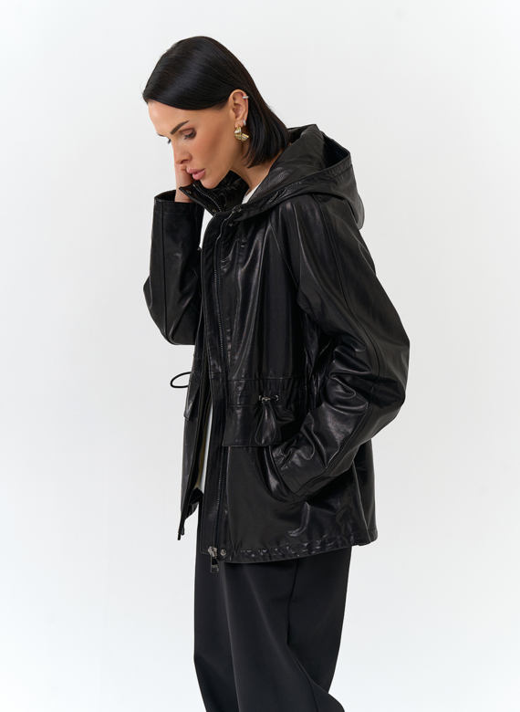 Женская куртка из натуральной кожи  с капюшоном