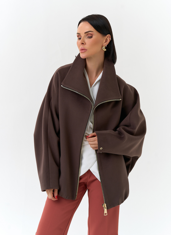 Женское укороченное пальто с высоким воротником