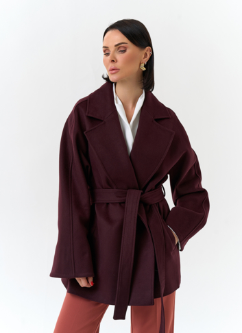 Женское укороченное пальто с английским воротником