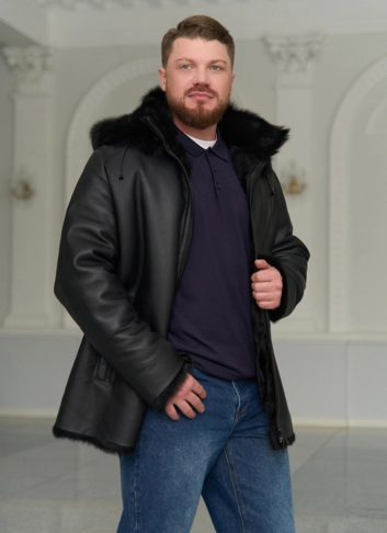 Мужская дубленка черного цвета с капюшоном