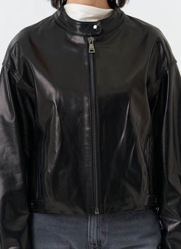 Женская короткая куртка из натуральной кожи 