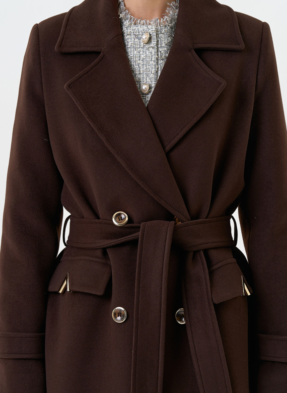 Женское пальто с английским воротником