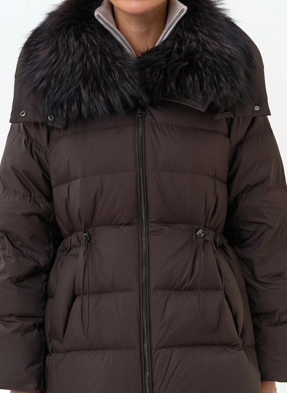 Женский пуховик с мехом чернобурки на воротнике фото