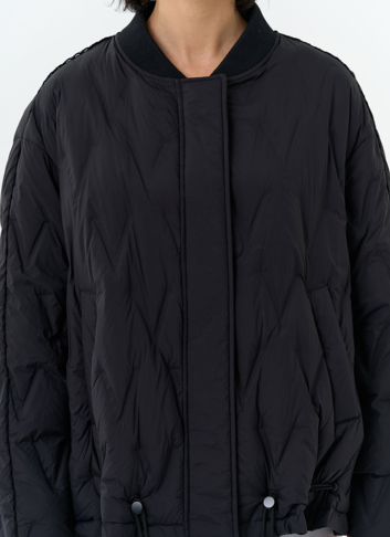 Женская куртка бомбер черного цвета