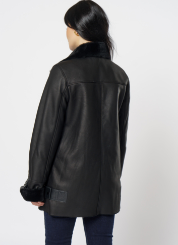 Удлиненная дубленка из овчины черного цвета