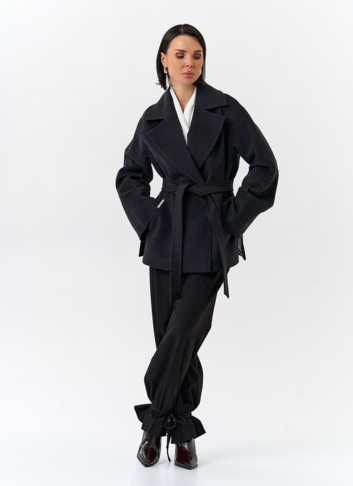 Женское укороченное пальто с английским воротником