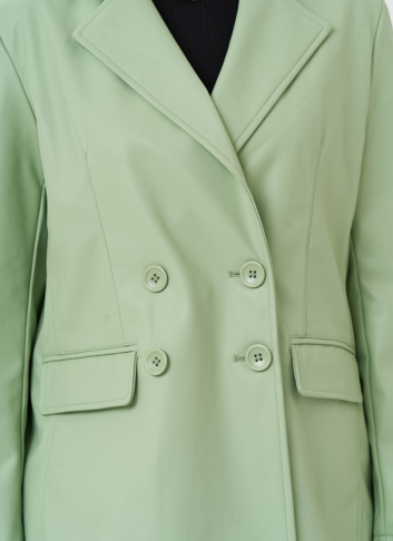 Пиджак из эко кожи с английским воротником