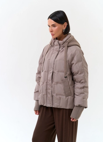 Женская куртка с трикотажным капюшоном