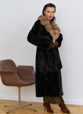 Шуба из меха норки с воротником из меха куницы