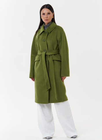 Женское пальто зеленого цвета с поясом