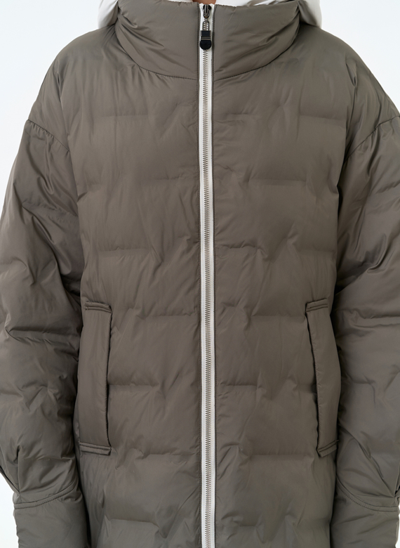 Женское утепленное пальто с капюшоном