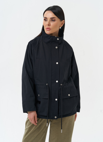 Женская ветровка черного цвета