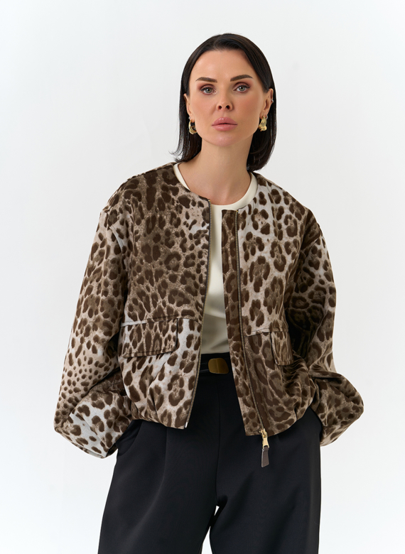 Женское укороченное пальто с анималистическим принтом