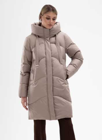 Женский пуховик  капюшоном