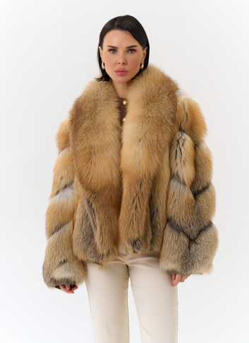 Укороченная шуба из меха рыжей лисы