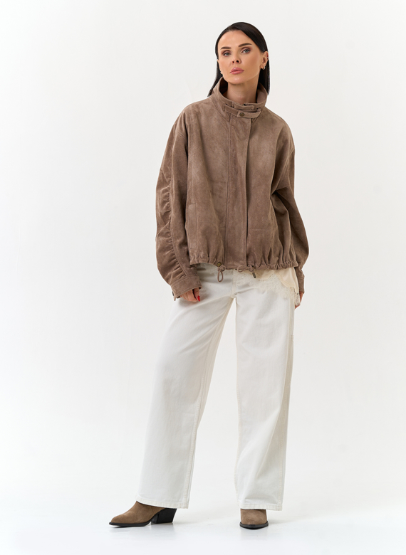 Женская куртка из эко замши с воротником стойкой