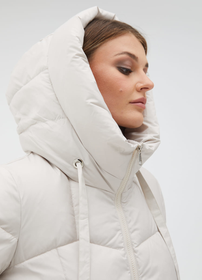Женский светлый пуховик с капюшоном модель № 31144 универмаг малина