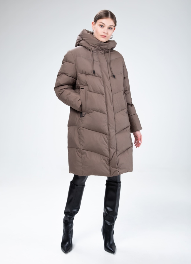 Женский пуховик с капюшоном  модель № 25807 меха малина