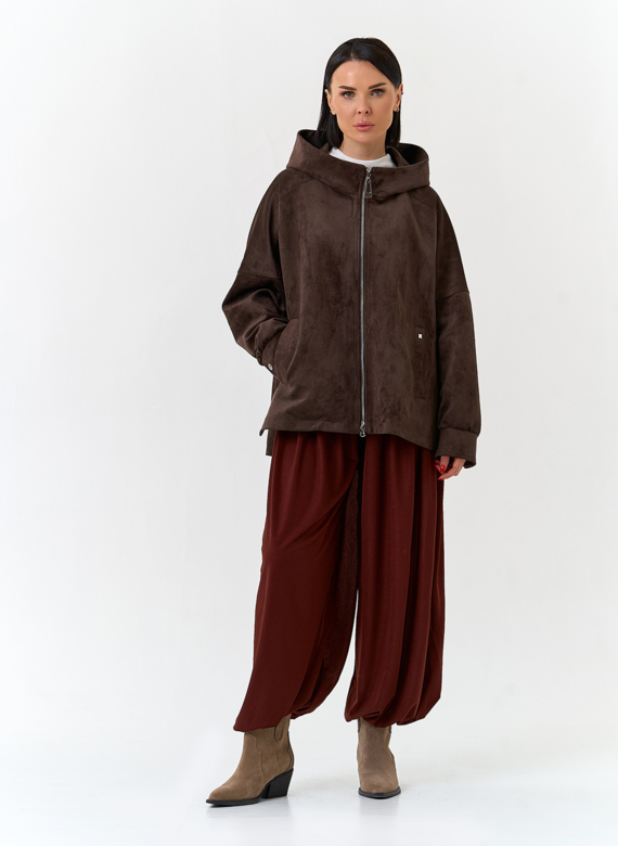 Женская куртка из эко замши с капюшоном