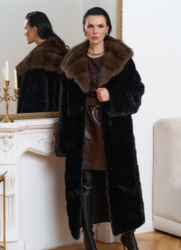 Шуба из норки с капюшоном из меха куницы Шуба из норки с капюшоном из меха куницы