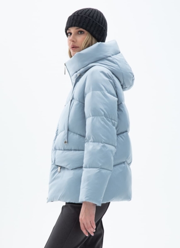 Женский пуховик голубого цвета