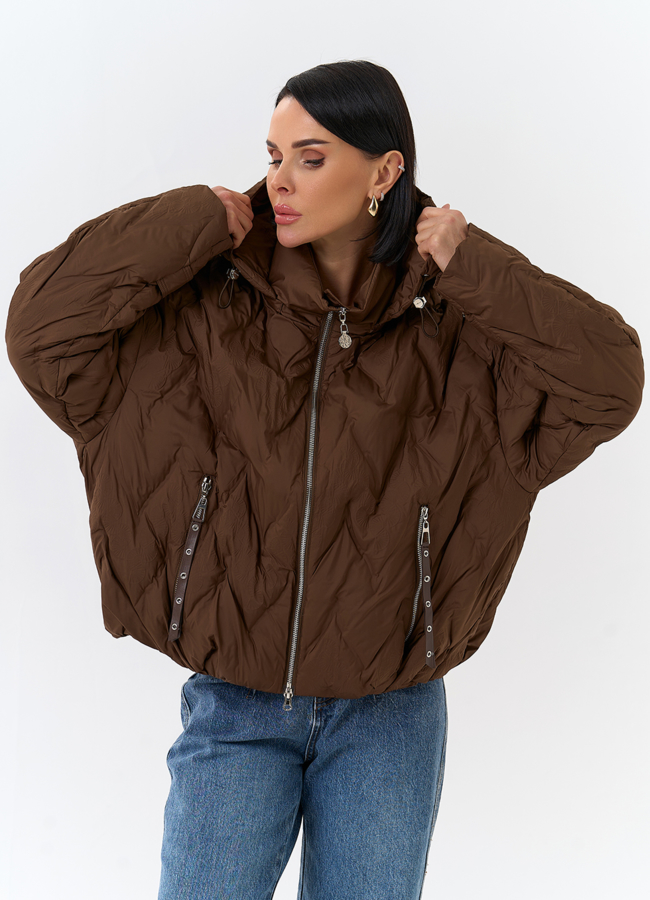 Женская куртка с капюшоном в коричневом цвете модель № 32504 меха малина
