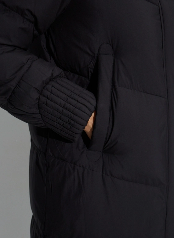 Женский пуховик с капюшоном фото