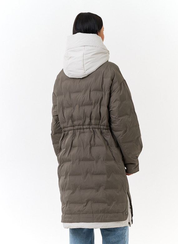 Женское утепленное пальто с капюшоном