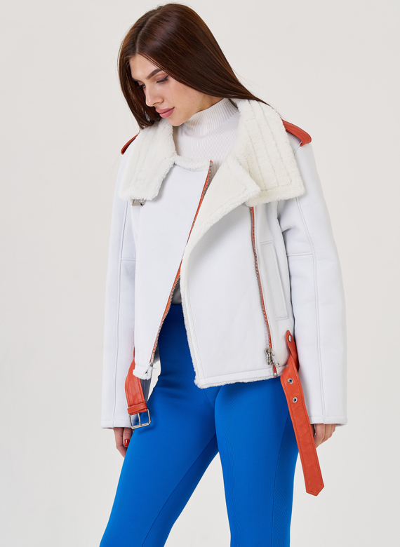 Женская дубленка белого цвета