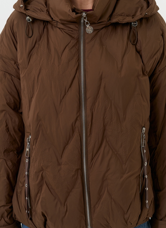 Женская куртка с капюшоном в коричневом цвете
