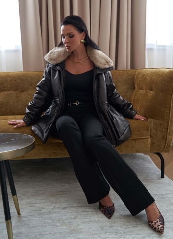 Пуховик из натуральной кожи с отделкой из меха кролика